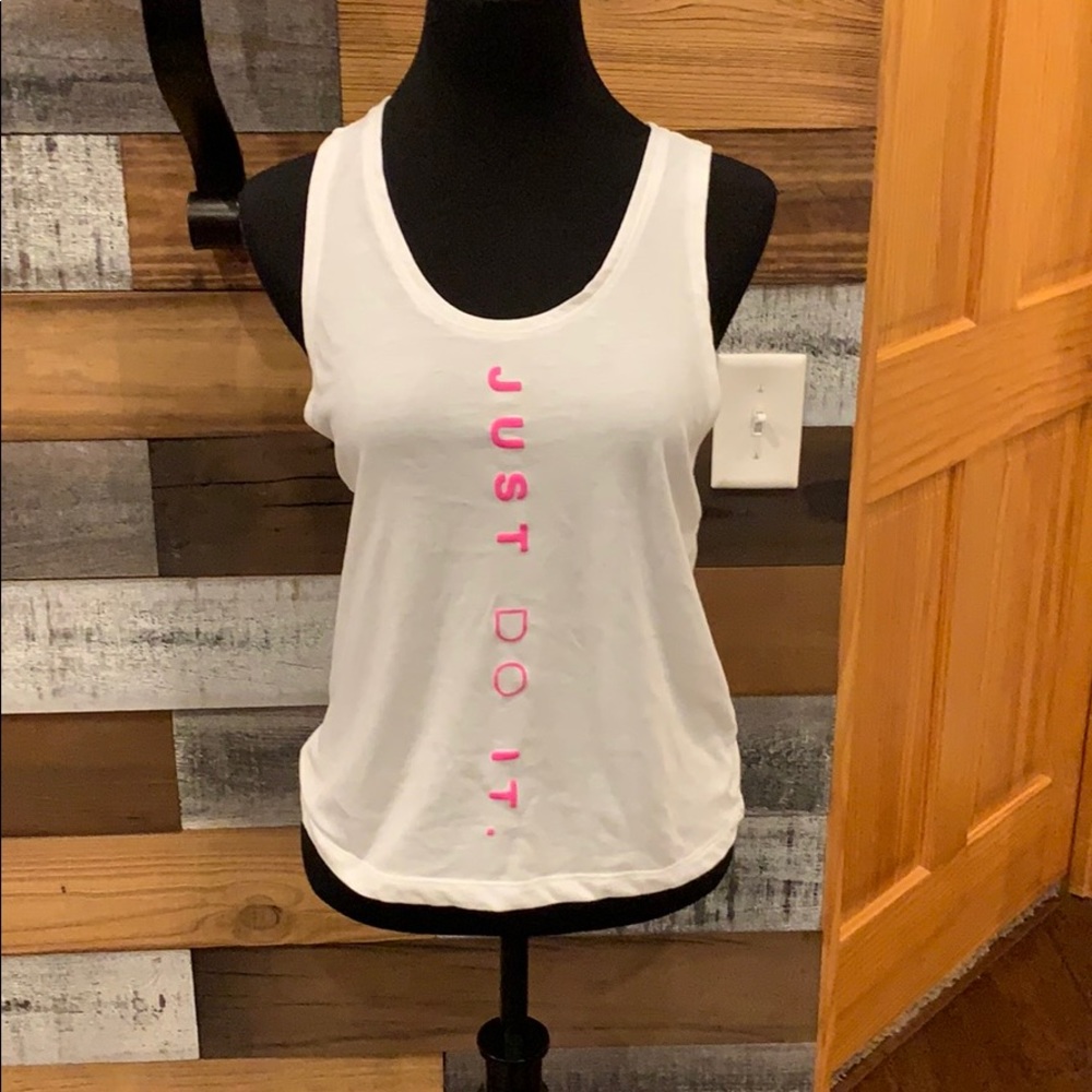 white nike tank top